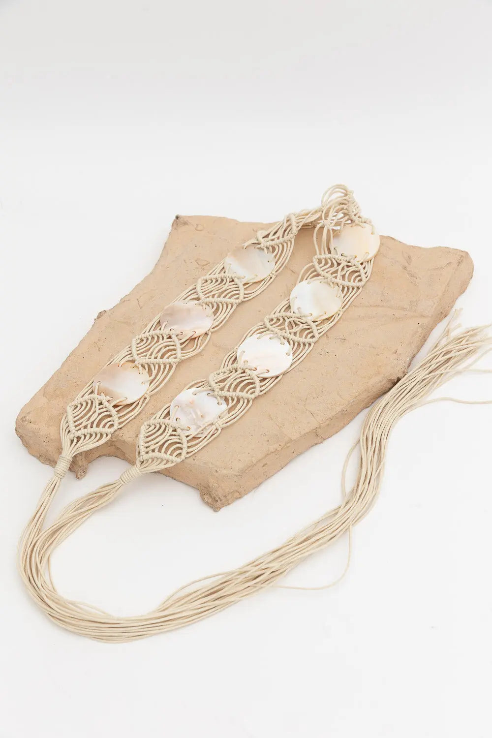 Bohemian Macramé Belt – Handwoven with Seashell Accents Leto Collection