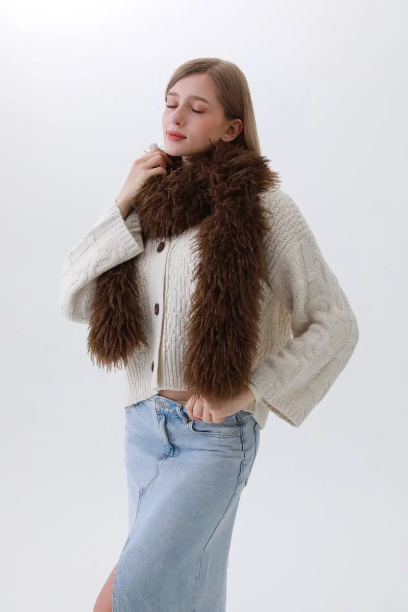 Luxe Feather-Trim Scarf – Plush Winter Elegance ❄️ Leto Collection